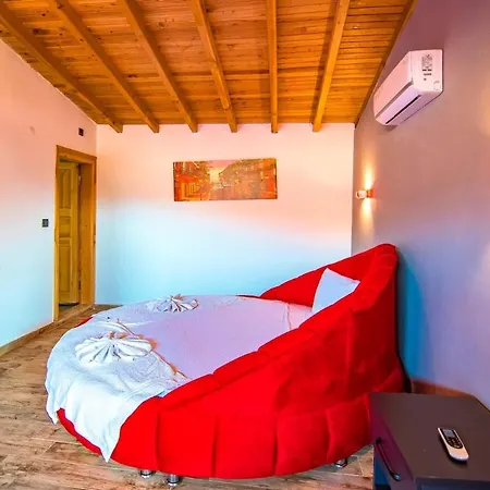 Honeymoon With Sheltered Pool Fethiye