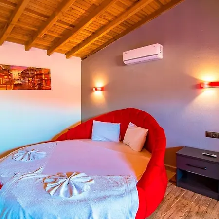 Honeymoon With Sheltered Pool Fethiye