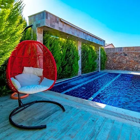 Honeymoon With Sheltered Pool 别墅