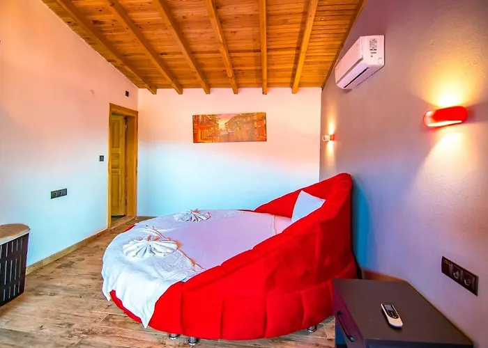 Honeymoon With Sheltered Pool Fethiye